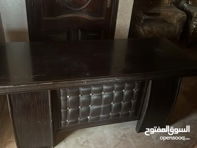مكتب اداري + طاوله وسط منزل