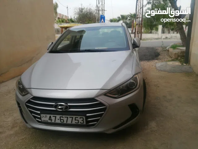 2018, هيونداي, النترا, Standard