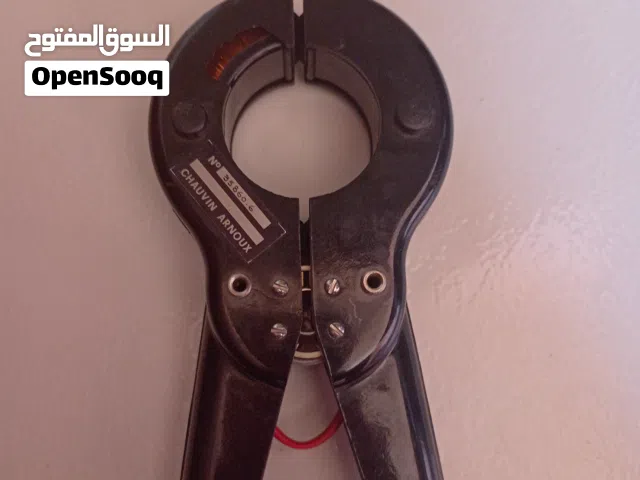 العنوان (Titre) :  كماشة أمبيرية كلاسيكية فرنسية (Chauvin Arnoux) - بحالة ممتازة للإنتيك والمقتنيات