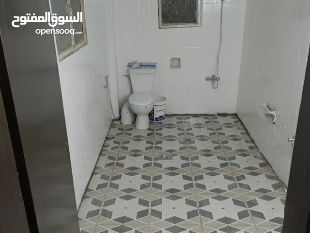 شقه لايجار طابق ارضي قريب على الخدمات الزرقاء وادي الحجر شارع مستشفى الزيتونه خلف مسجد اصحاب الرسول