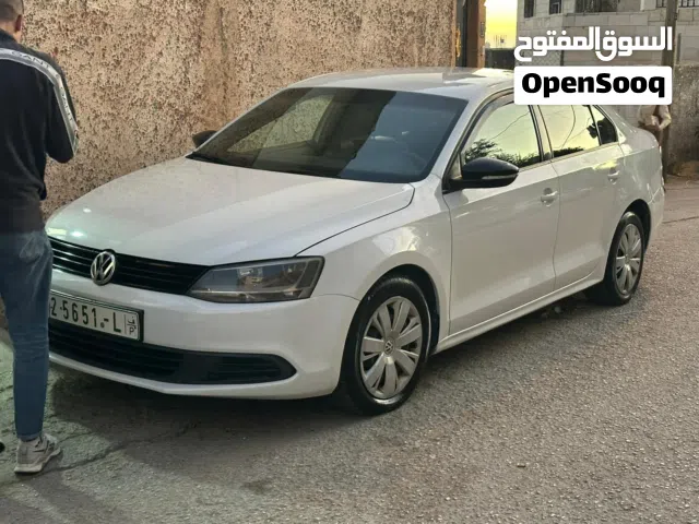 2013 فولكسفاغن جيتا Standard