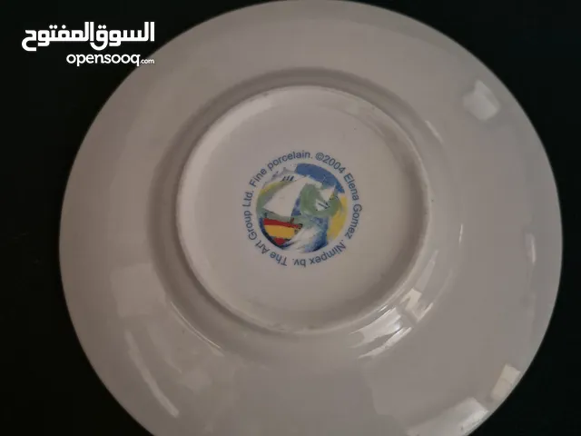 صحن قديم به رسمة لفنان
