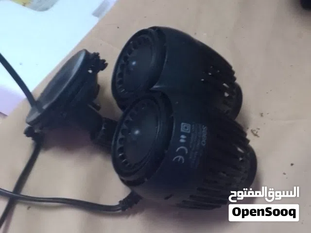 صانع المواج في الحوض سمك