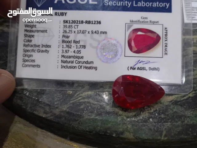 فرصه لن تتكرر احجار كريمه ياقوت و زمرد حوالى 50 فص حوالى 600 قيراط لوط و بشهادات . فقط ب 50 جنيه