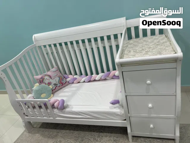 سرير أطفال وكبت