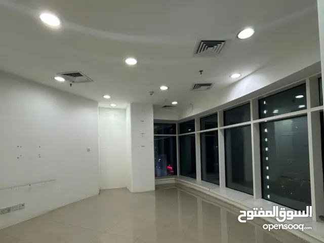 نصف دور تجاري مع فترة سماح للإيجار في القبلة