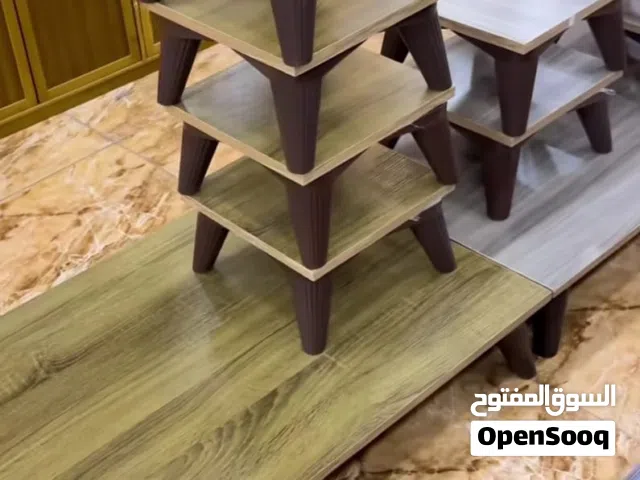 طاولة وسط مع 4 صغار للبيع