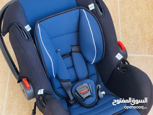 مقعد اطفال بحالة الجديد