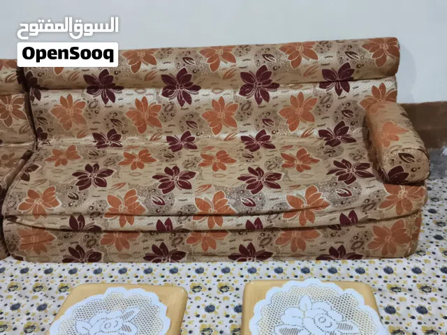 السلام عليكم قنفات مستعمله نوعها اسفنج مضغوط تحتاج تصليحات بسيطه يعني خياط قليل  6قطع