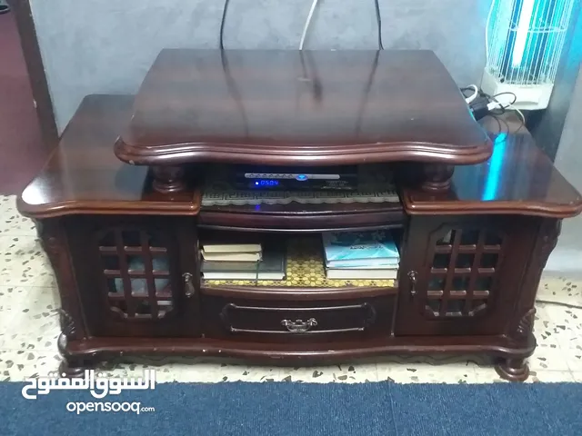 بيع مستعجل بوفي لطاولة شاشة بحالة جيدة ثقيلة ب 20