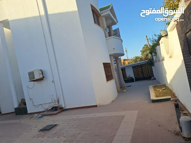 فيلا للايجار ع ريسي ولي العهد واجهتين