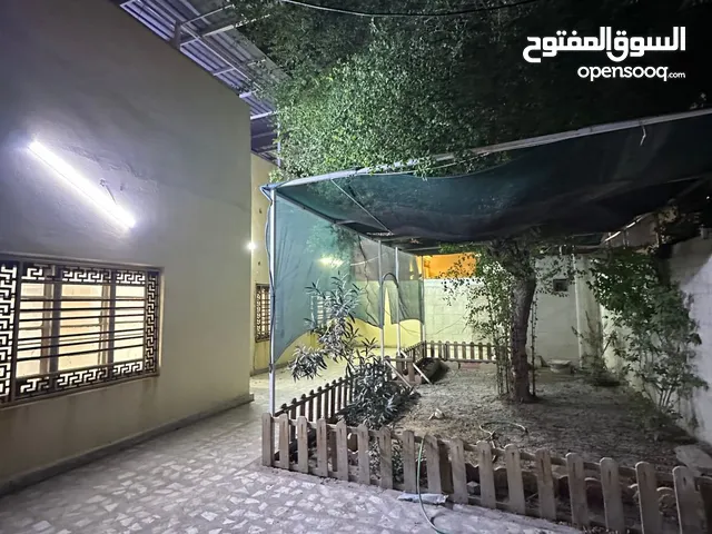 300 m2 5 Bedrooms Townhouse for Rent in Basra Jaza'ir