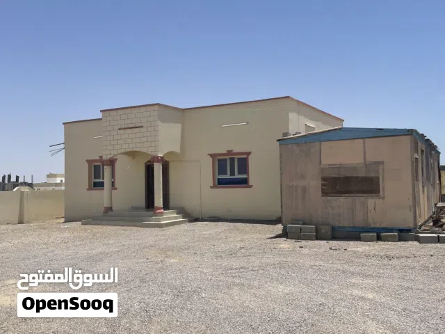 140 m2 2 Bedrooms Townhouse for Sale in Al Wustaa Al Duqum