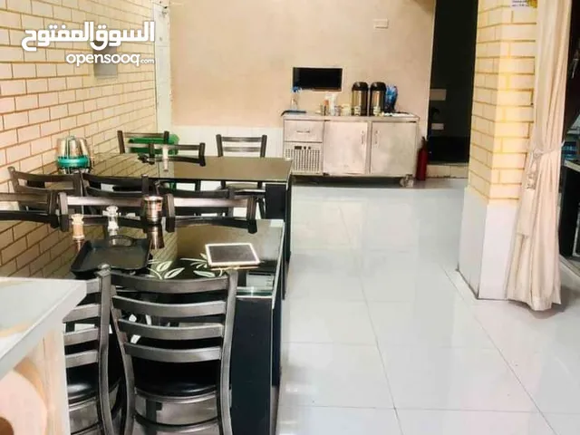 مطعم للبيع قيد التشغيل  Restaurant for sale running business good location