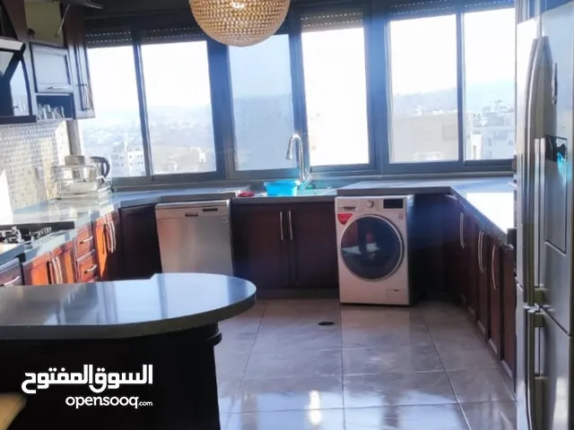 رووف فاخر مفروش للإيجار – إطلالة رائعة وخدمات كاملة ومؤثث بالكامل  سوبر ديلوكس– جاهز للسكن الفوري