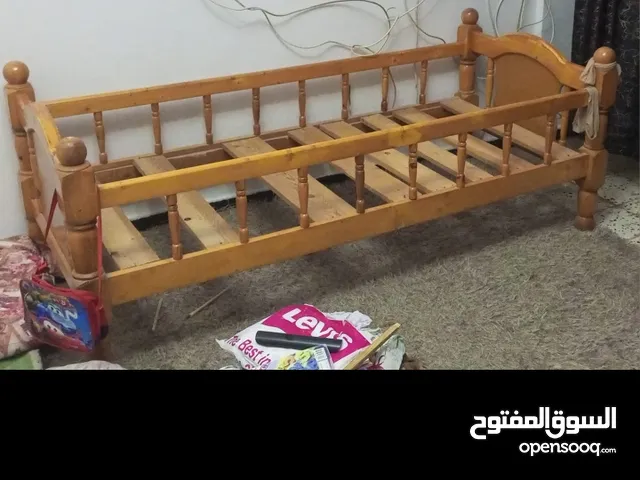 سرير للبيع المكان بنغازي السعر 150