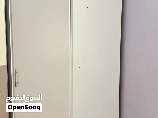 دولاب زاويه بحاله ممتازه للبيع