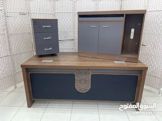 طاولة مكتبي جديدة بأشكال جميلة