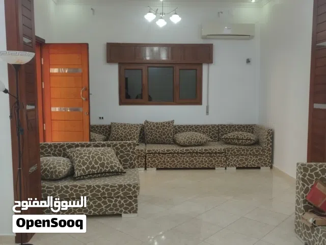 فيلا ارضي للإيجار المدينة السياحية قرب من الرئيسي