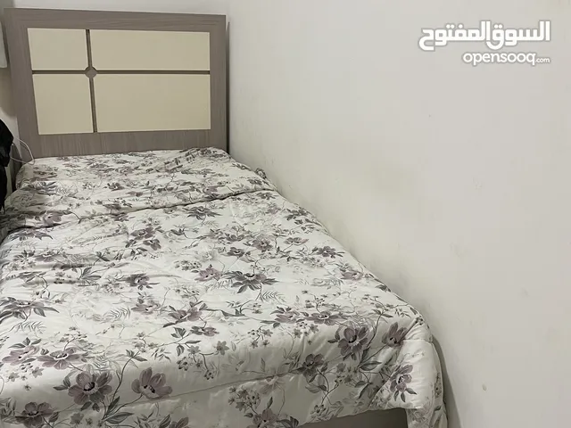 3 أسره و 3 طاولات و 3 دواشق