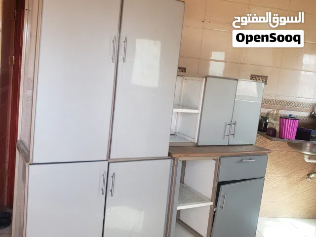دولاب مطبخ مستخدم نضيف