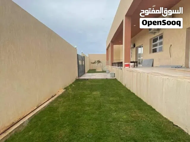 مبني تجاري للايجار في عين زاره الحمودات هو في الاسااس مطبخ كبير بالسكن يمكن تحويره الي مصنع او اي ش