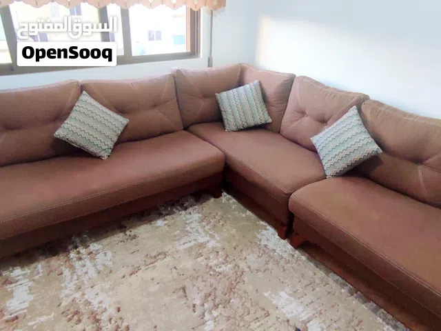 طقم كورنر (زاوية) مودرن بحالة ممتازة جداً ونظيف للبيع