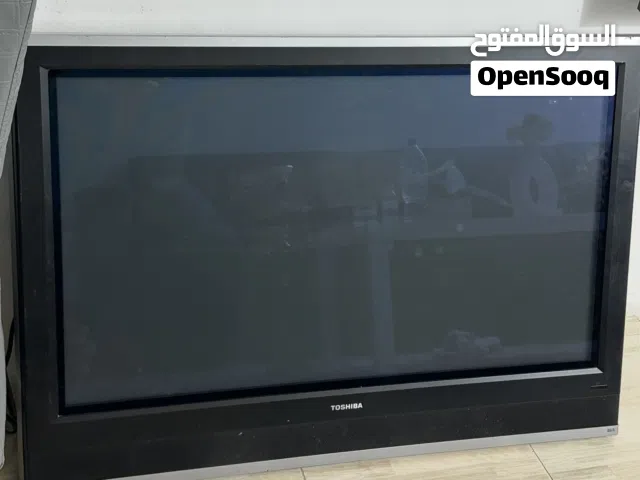 شاشه توشيبا + طاوله  للبيع