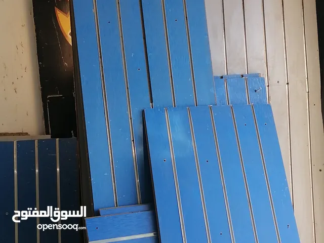 ديكور محل من رفوف سكريت وزوايا وستاندات