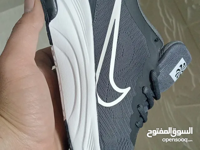 احذيه سبورت رجالي سريات