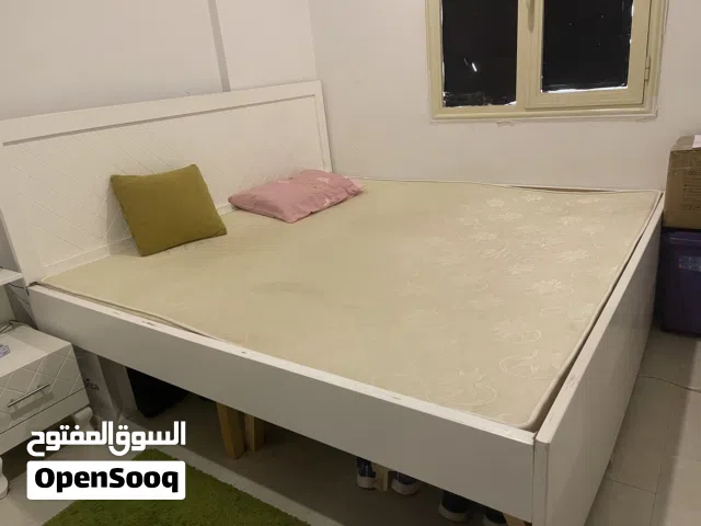 سرير للبيع مع مرتبة