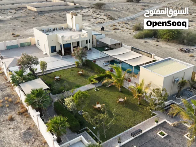 شاليه جميله في صحم وواسعه  2400 متر ..للاجار اليومي  بالقرب من بوابة صحار (المجز الصغرى)