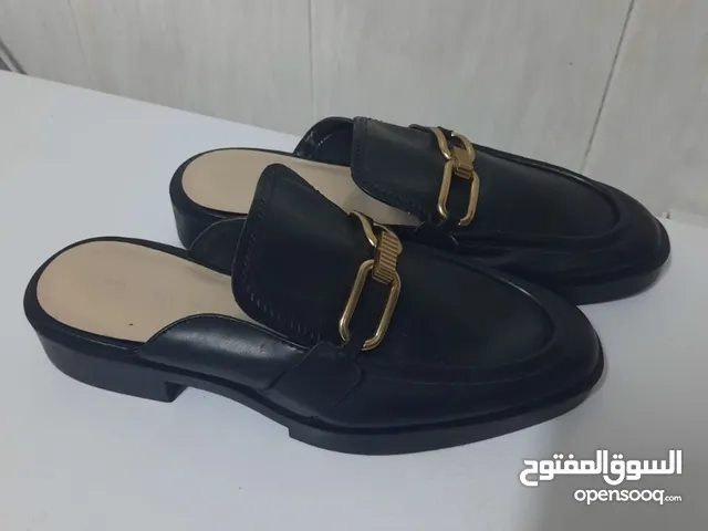 مجموعة أحذية ماركات عالمية أوروبية بحالة ممتازة شبه جديد للبيع