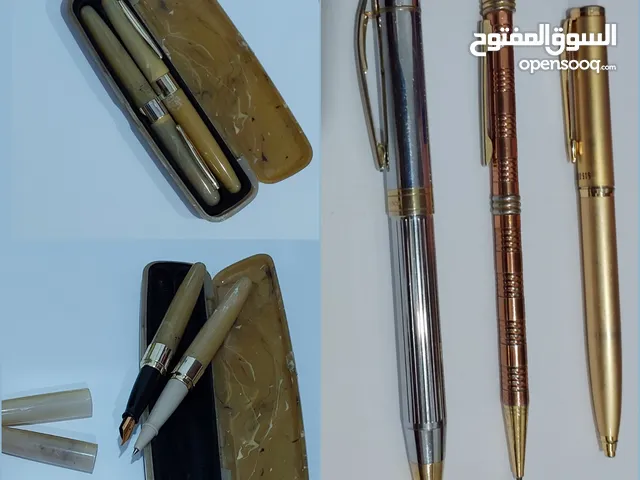 مجموعة أقلام بحالة جيدة