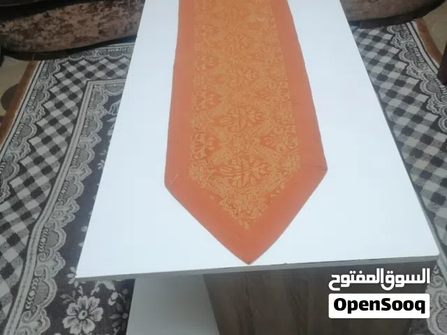طاوله 10 دنانير  البفه 10دنانير  الخزانه 25 دينار