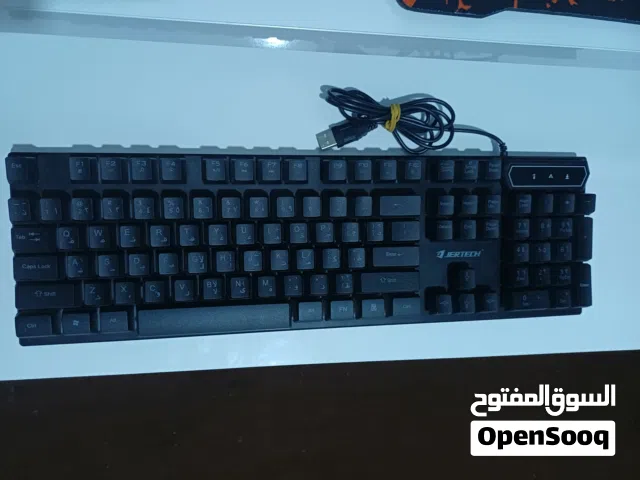 مجموعة ألعاب Jertech Victory CT4-01 هي طقم ألعاب متكامل 4 في 1 سلكي يتضمن لوحة مفاتيح وماوس وسماعة