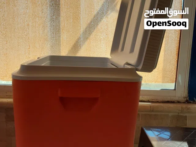 حافظة طعام و ماء