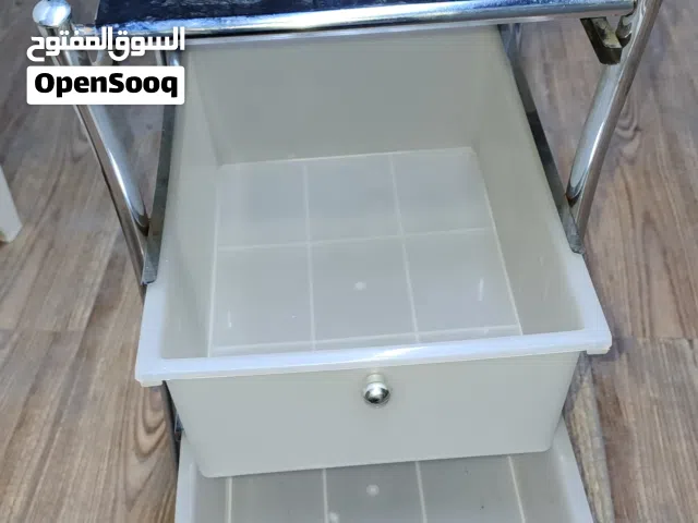 كراسي وطاولات