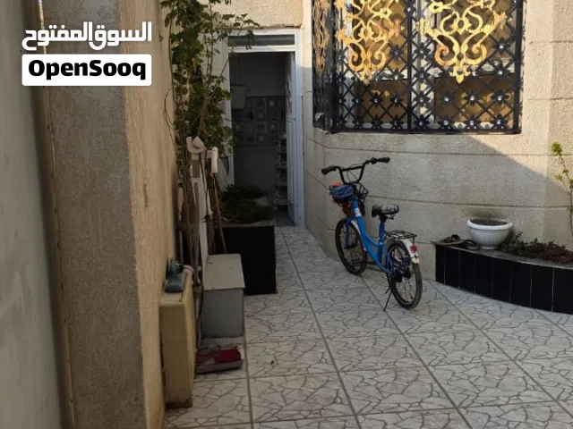 170 m2 2 Bedrooms Townhouse for Sale in Basra Tannumah