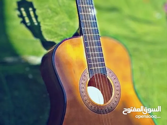جيتار ياماها اصلي بانسب الاسعار مع وتر وريشه وجنطه هديه توصيل داخل محافظه الديوانية فقط