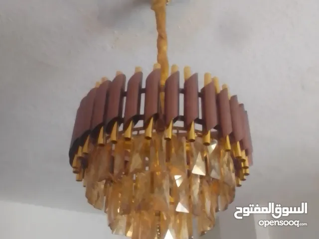 ثريات مستعمله بحاله ممتازة الاضاء ممتاز