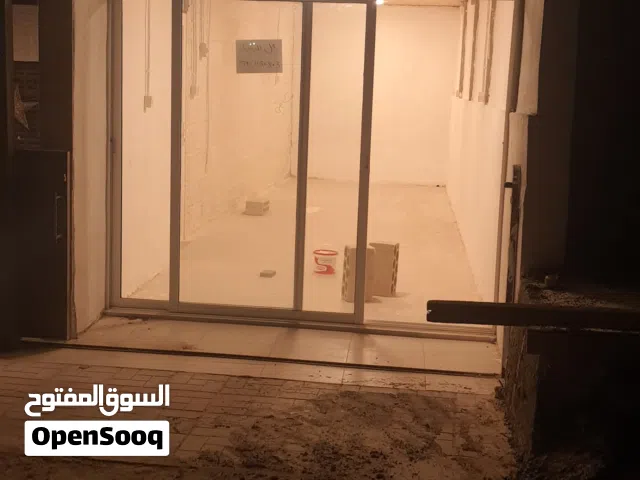 فرصة استثمارية ذهبية: مستودع/محل تجاري مميز للإيجار - موقع حيوي ينتظر سوبر ماركت متكامل!