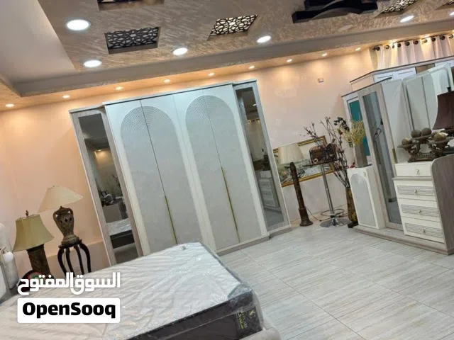 ثاث عرايسي فاخر مع الأجهزة الكهربائية للبيع العاجل من