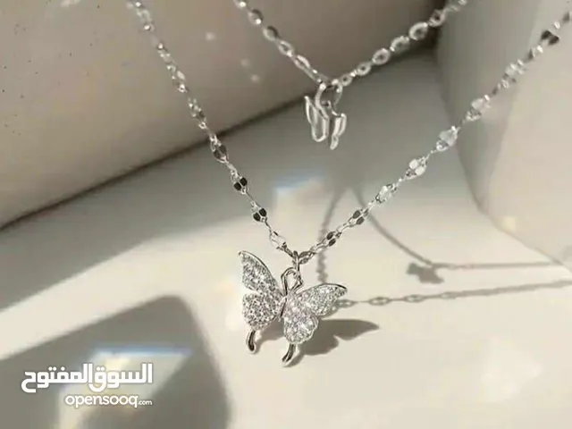 للبيع عقد أنيق ناعم – تصميم فراشة ساحر   بسعر مغري!