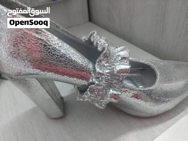 لا البيع كاملين بسعر 20 دينار جداد ما فيهم يشي الموقع زرقاء بيع مستعجل  سايز الفساتين من 52 بلبس لا