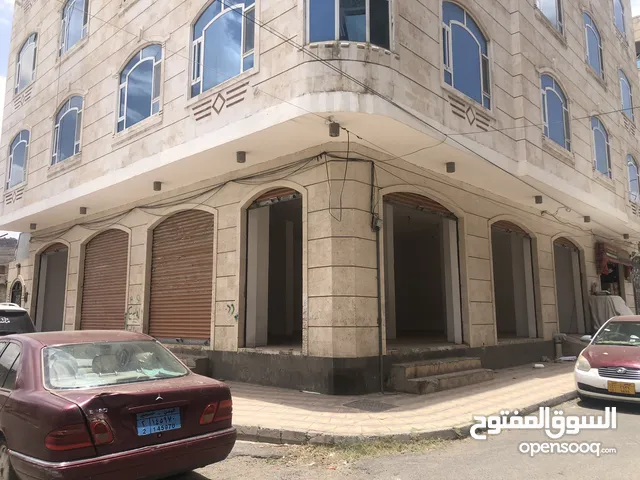 مخازن 7 فتحات مفتوحه على بعض ب الكامل تدخل الدينه لاداخل ركنيه على شارعين. مراقبات ب الكيمرات لأيجار