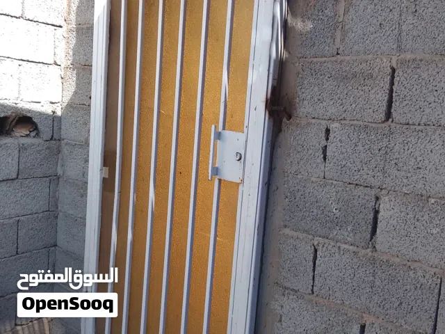 باب حديد خارجي