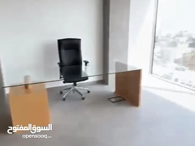 مكتب تجاري فاخر جدا في افضل مواقع البوليفارد / العبدلي مجهز الرقم المرجعي : 3580