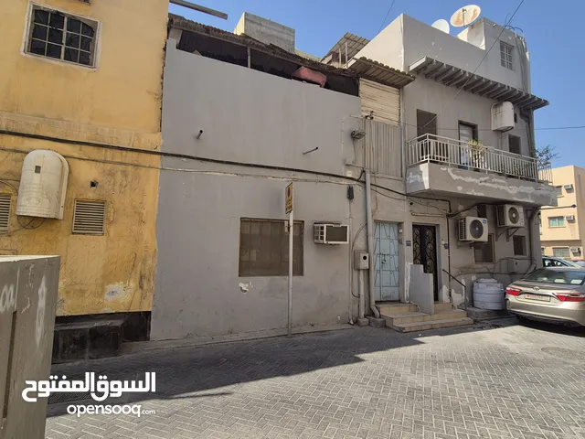 للبيع بيت في فريج العمامرة مناسب للاستثمار ومؤجر حاليآ : المالك