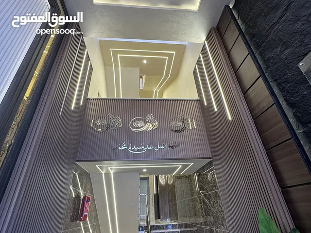 شقة شبه ارضي 170م2 بتشطيبات سوبر ديلوكس مع تراس خارجي 150م2 كبير ومدخل مستقل بسعر مميز للغاية